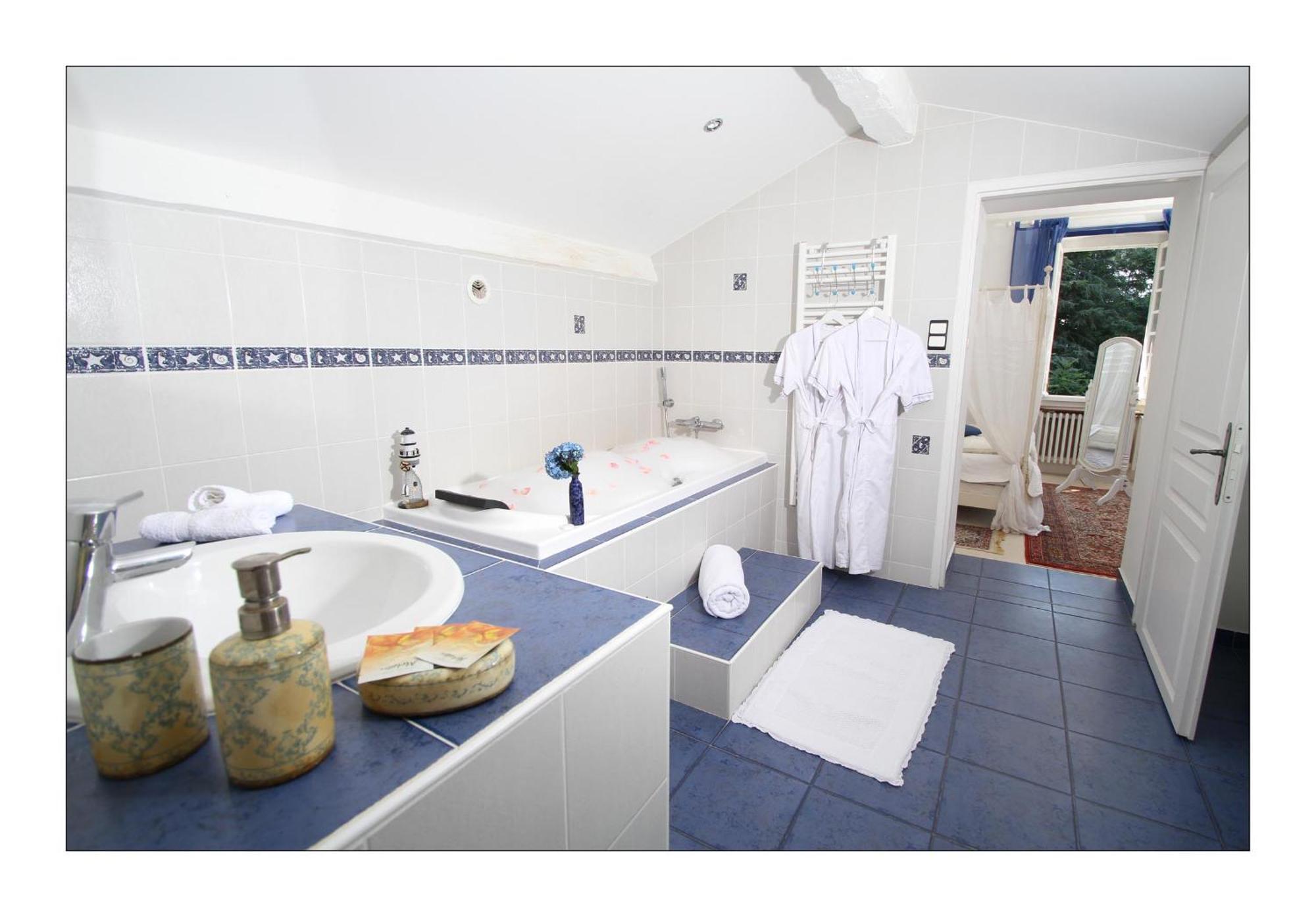 Villa Aimee Luxury Apartments With Heated Pool 발 레 뱅 객실 사진